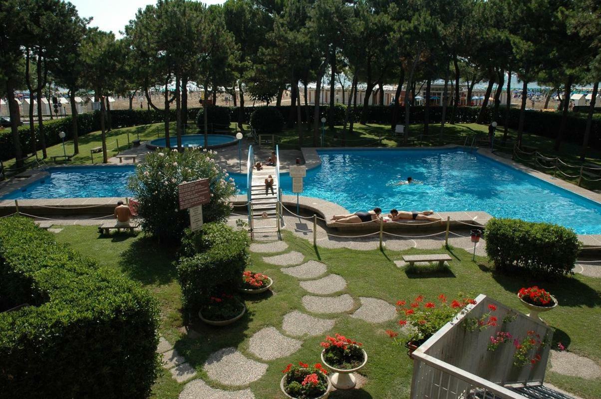Residence Cristallo Lignano Sabbiadoro Kültér fotó